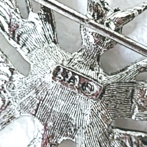 LIA BUTTERFLY BROOCH - PURPLE STONES - Picture 5 of 6